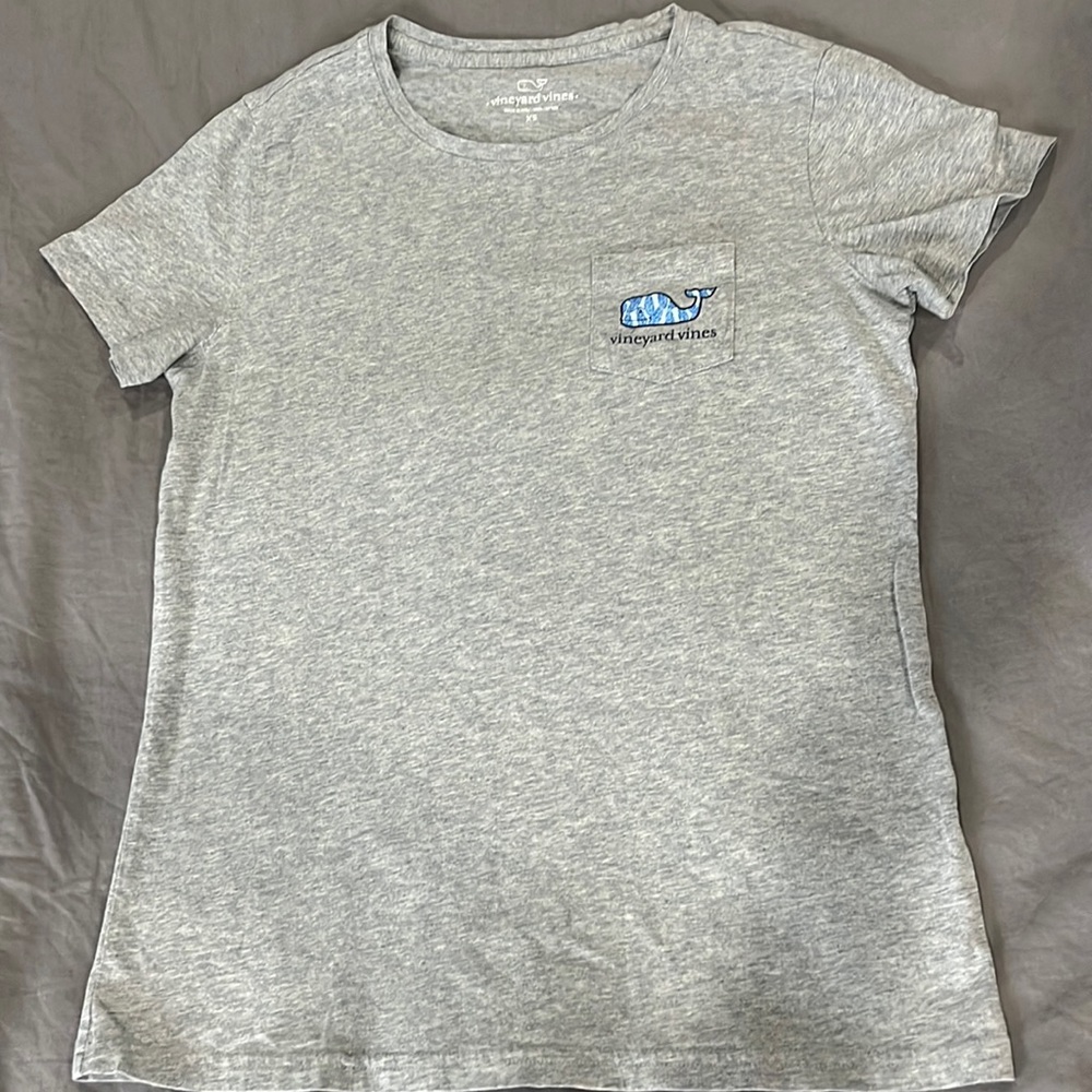 Vineyard Vines short sleeve gray T-shirt, size XS